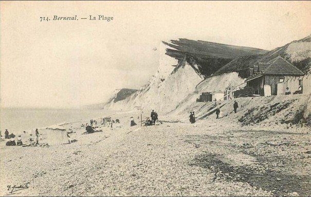 Carte postale ancienne, Berneval, la plage et ses cabines de bain