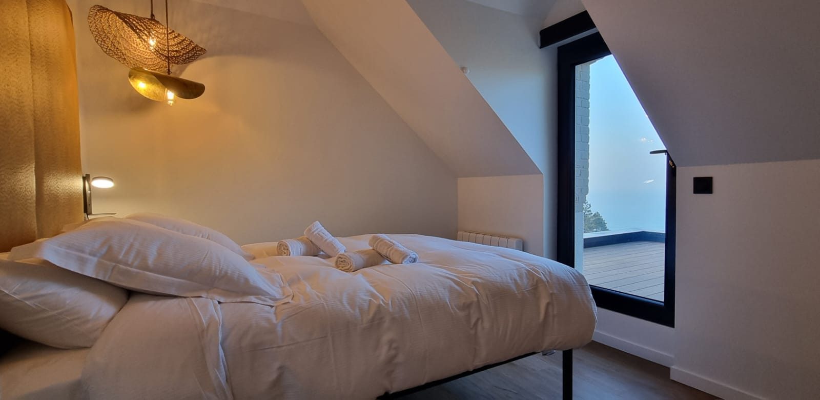 Terrasse privative de la suite sous les toits