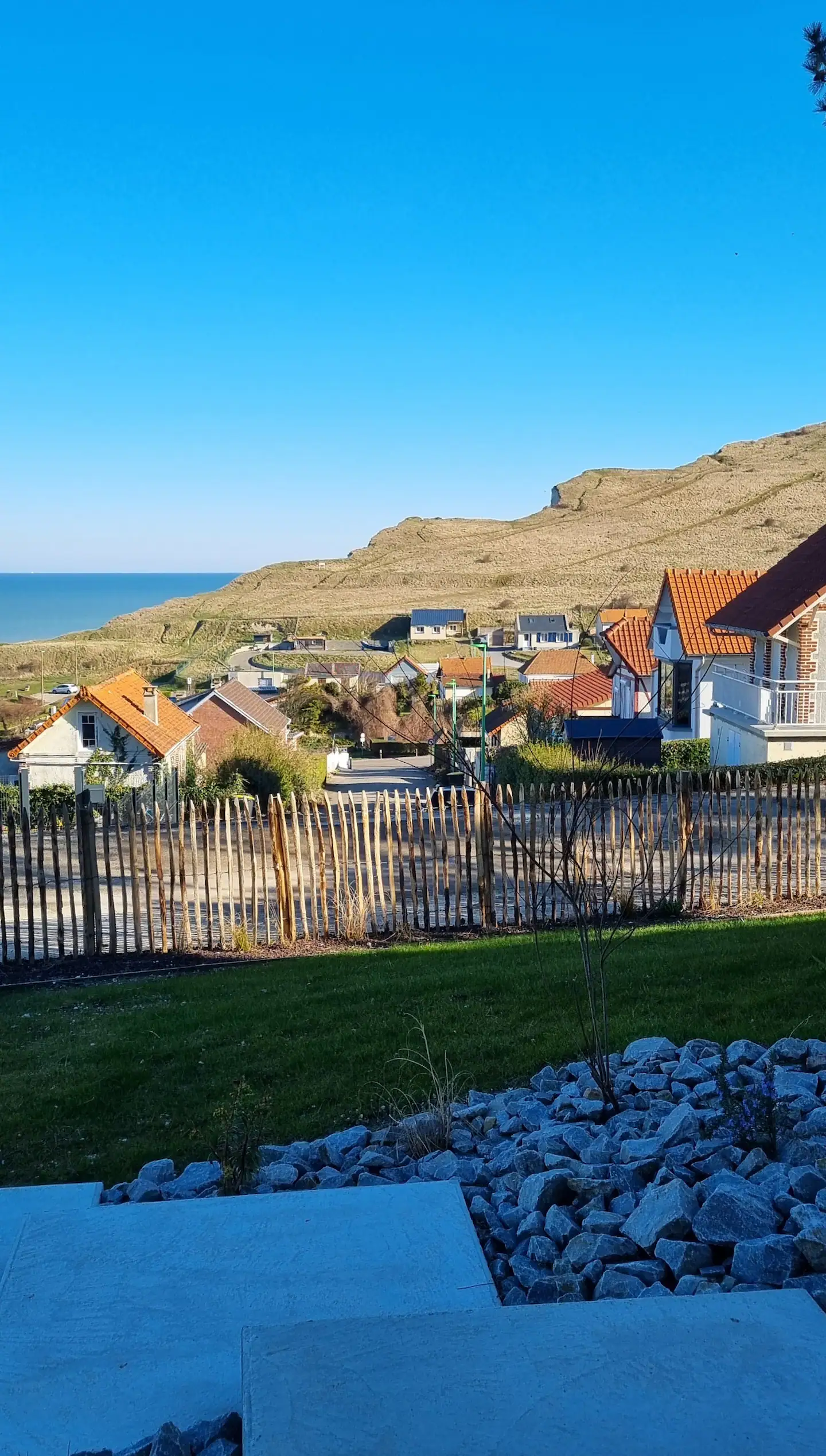 Vue sur le village de Berneval-le-Grand et les falaises